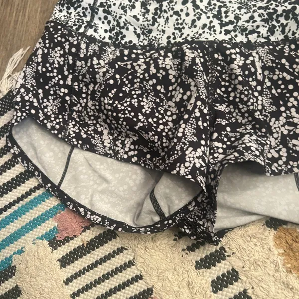 Lululemon speed‎ short in size 4 - Image 6