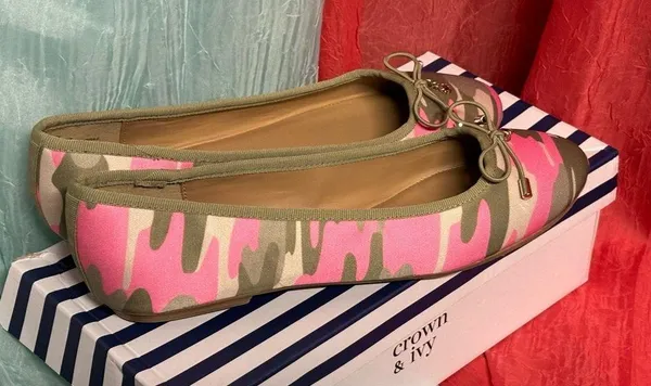 Crown & Ivy Camouflage Pink Flats - Image 3