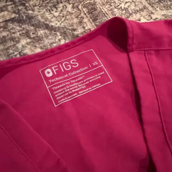FIGS Women's XS Pink V‎ Neck Scrub Top Medical Uniform - Image 2