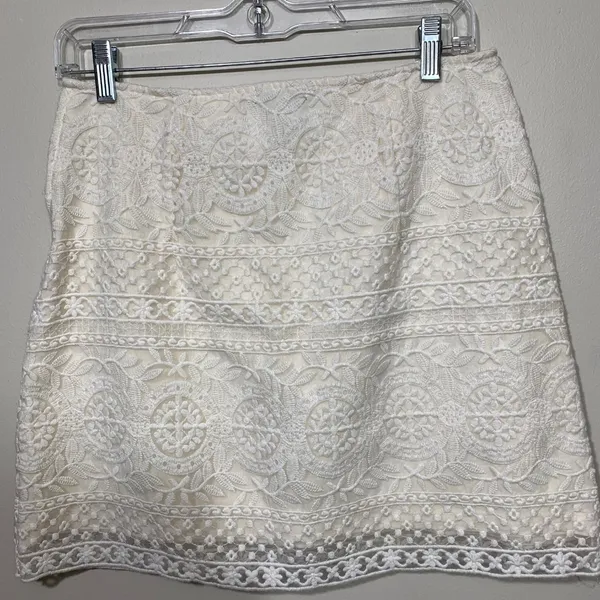 HM Lace Mini Skirt Womens Small Cream Floral Embroidered Side‎ Zip Scalloped Hem - Image 4