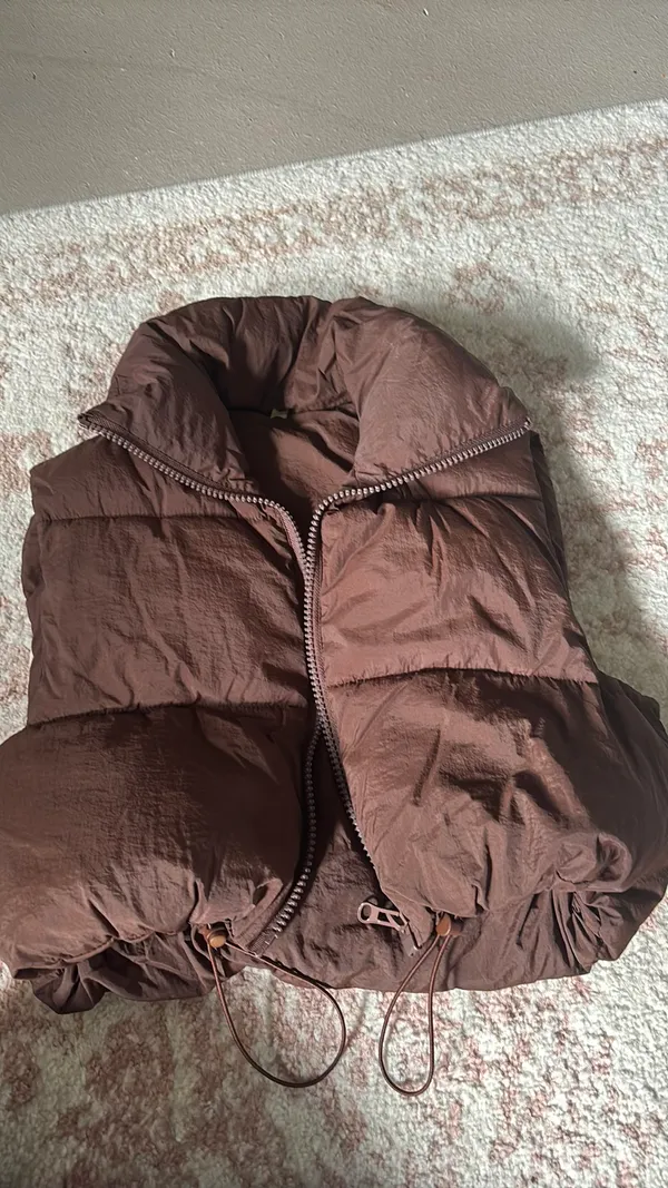 Amazon Cropped Puffer Vest - Image 4