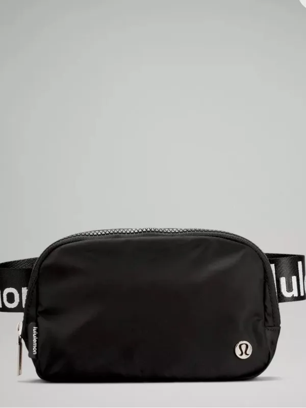 Lululemon Everywhere Belt Bag 1L - Image 2