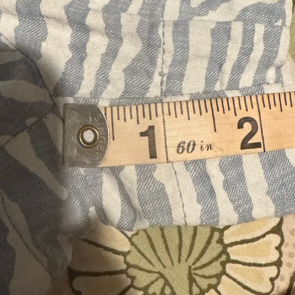 Entro boutique light blue & white tiger stripe shorts - Image 4
