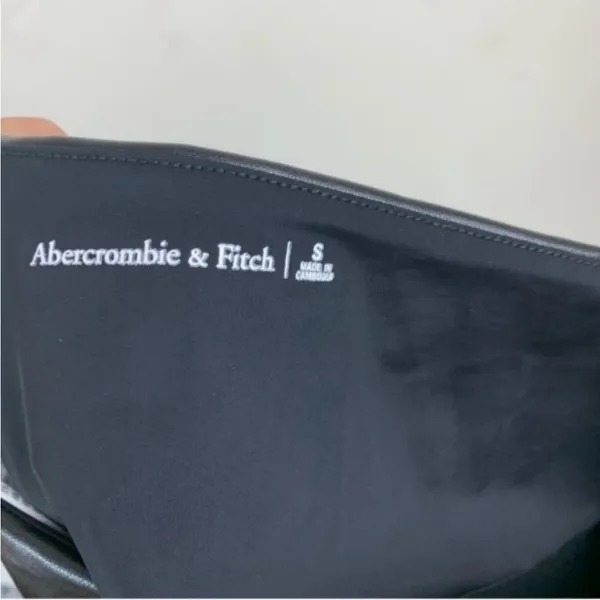 Abercrombie & Fitch High‎ Rise Black Faux Leather Bike Shorts sz Small - Image 3