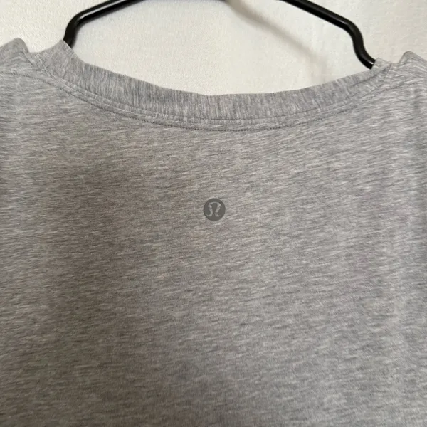 Lululemon Gray V-Neck Women's Top - Image 5