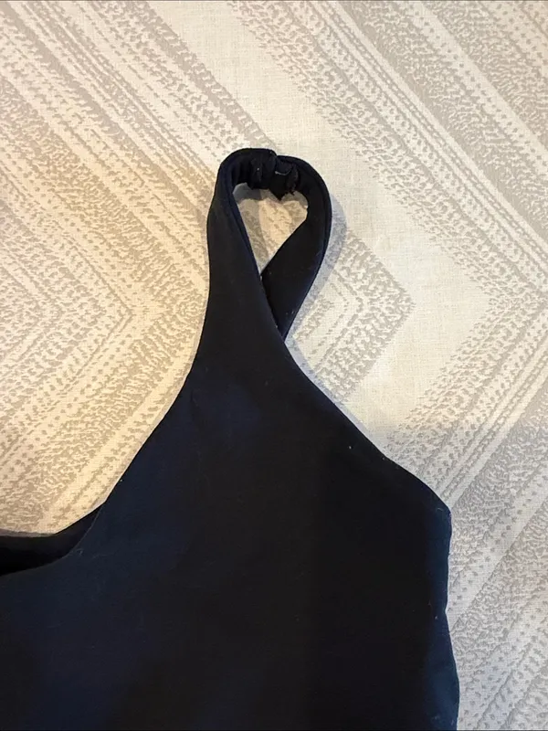 Lululemon Black Cropped Tank Top Women’s Size 2 Built-In Bra Athletic Workout - Image 2