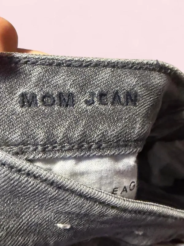 American Eagle Outfitters Women's Grey Distressed Straight-Leg Mom Jeans - Image 4