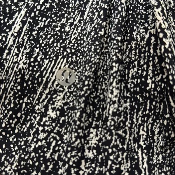 Lululemon Black White Stretchy Pull - On Pockets Pleated‎ Skirt / Shorts Size 4 - Image 5