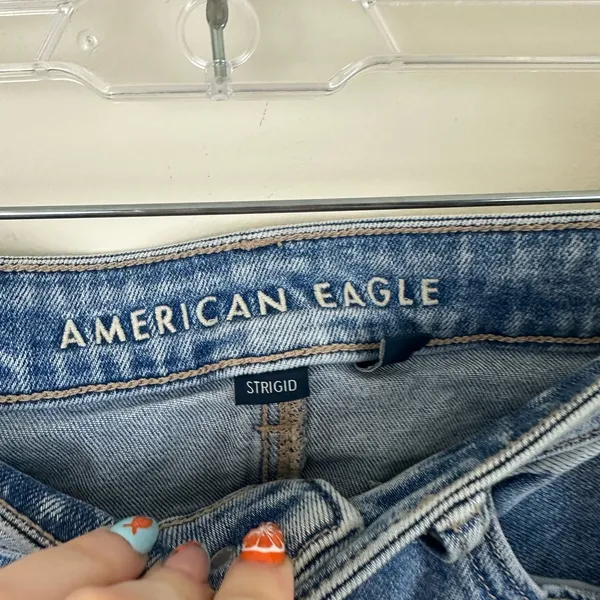 American Eagle Light Wash Distressed Mom Jeans Size 4 X-Short Length - Image 3