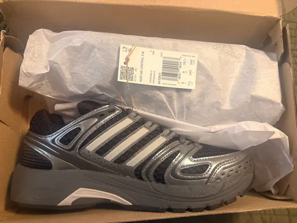 Adidas Adistar Controls Grey and Black Size 7.5Women - Image 4