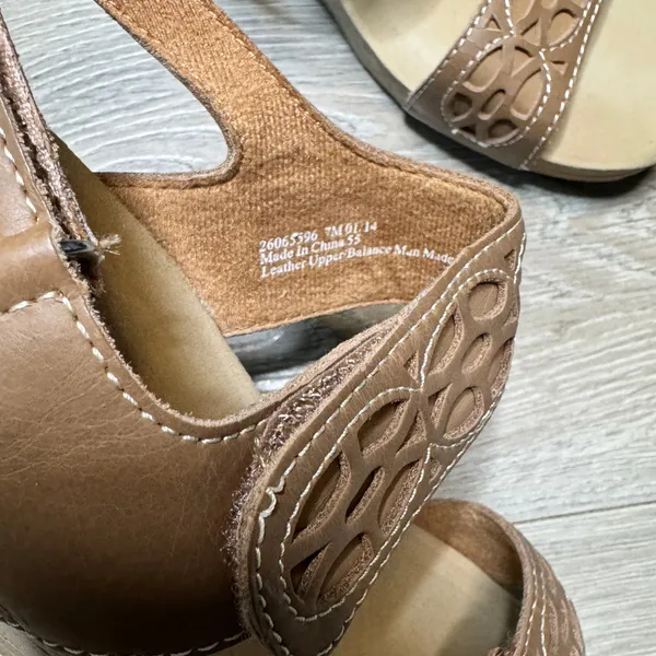 Clarks Lexi Marigold‎ Q Tan Leather Laser Cut Wedge Sandals Size Womens 7 - Image 6