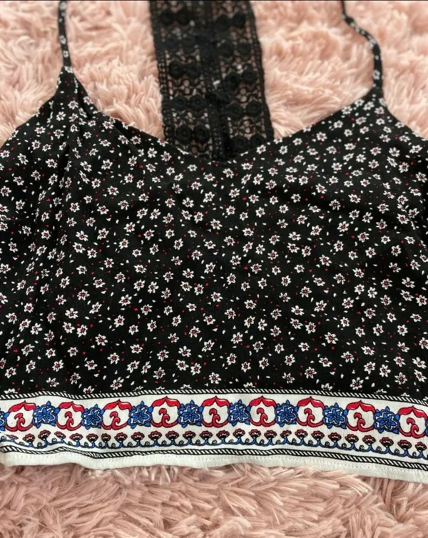 Black Crop Top - Image 4