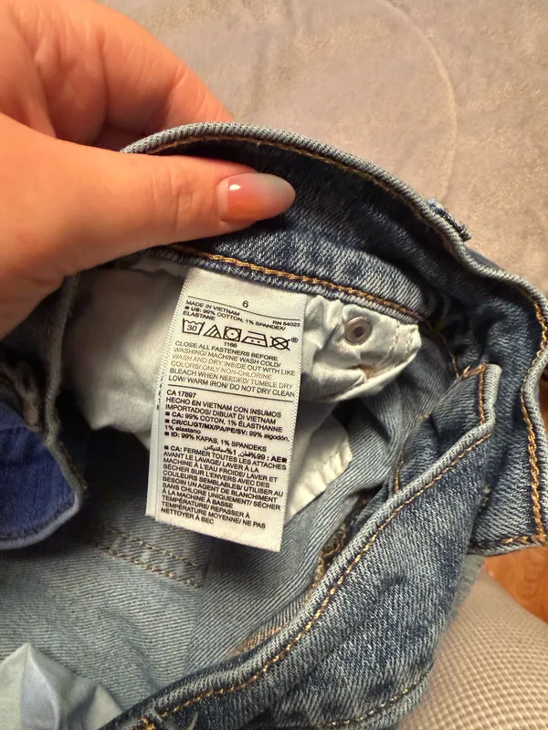 Old Navy Boyfriend Jeans Mid-Rise Women’s - Image 5