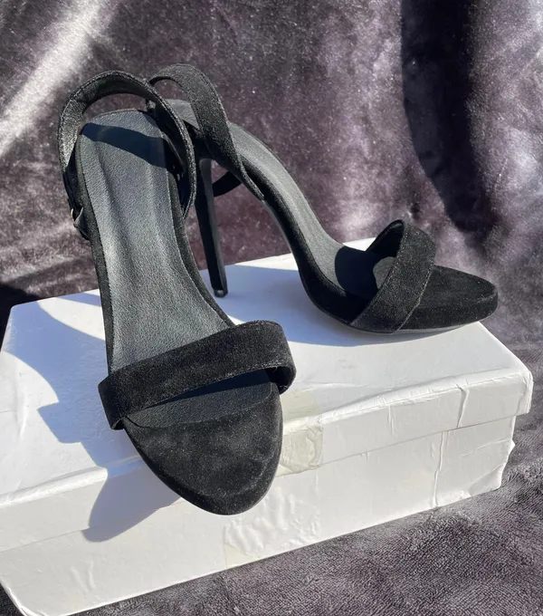 Black Heel Size 7 - Image 2