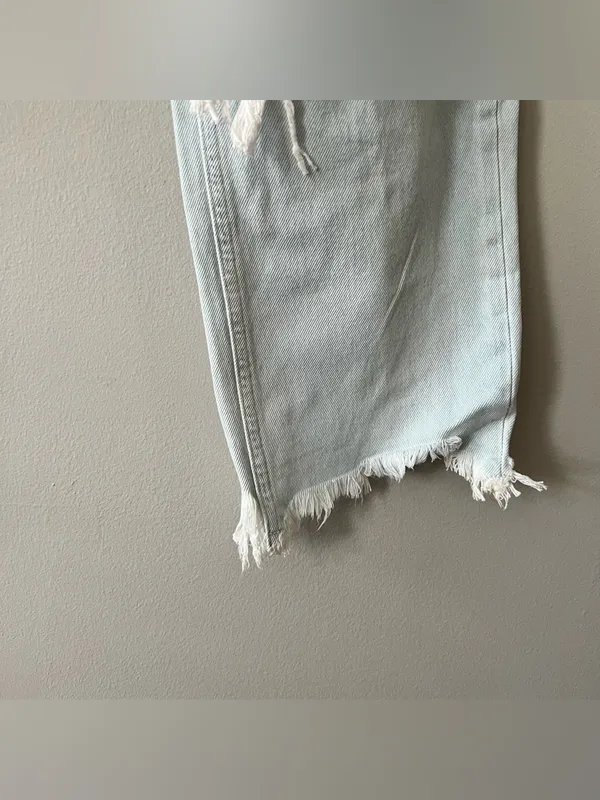 We The Free Women’s Light Wash Distressed Relaxed Jeans Size 30 - Image 4