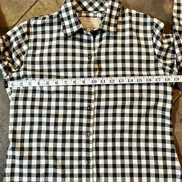 Banana Republic Soft Wash Shirt 100% Cotton Gray White Plaid Button Up Petite M - Image 4