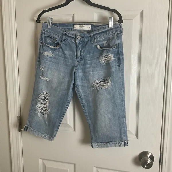 Abercrombie & Fitch Mid Rise Distressed Denim Bermuda Shorts Size 6 / 28 - Image 2