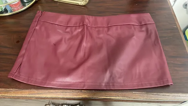 SheIn Maroon Skirt never worn But Really cute! - Image 3