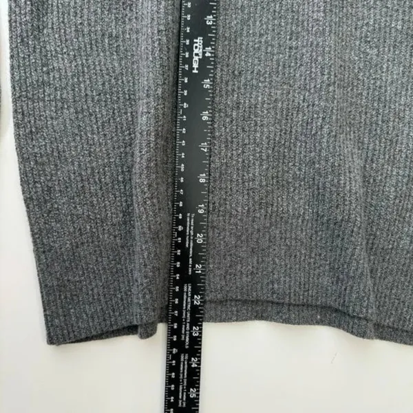 Old Navy NWT Gray V-Neck Knit Long‎ Sleeve Sweater Top Size Medium - Image 5