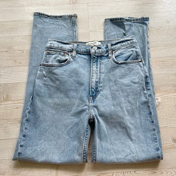 Abercrombie Curve Love Ultra High Rise Ankle Straight Jeans | 4 Long - Image 2