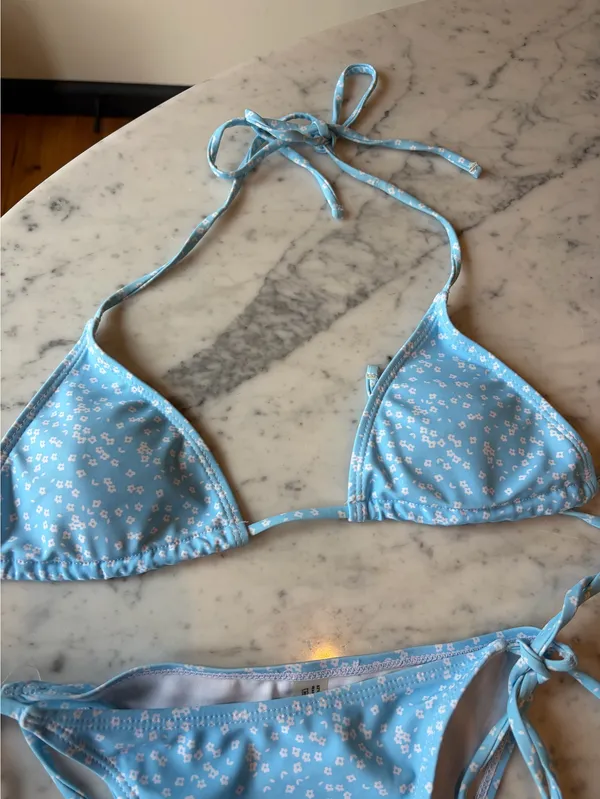 Light Blue Floral Bikini Set Size Small - Image 2