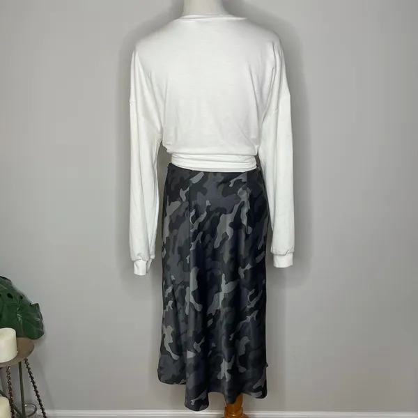 Express- Black & Grey Camo Satin Midi Skirt - Image 5