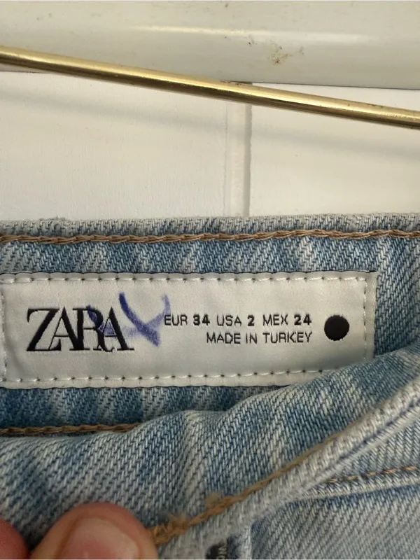 Zara Cropped Mid Waist Relaxes Fit Wide Leg Barrel - Image 2