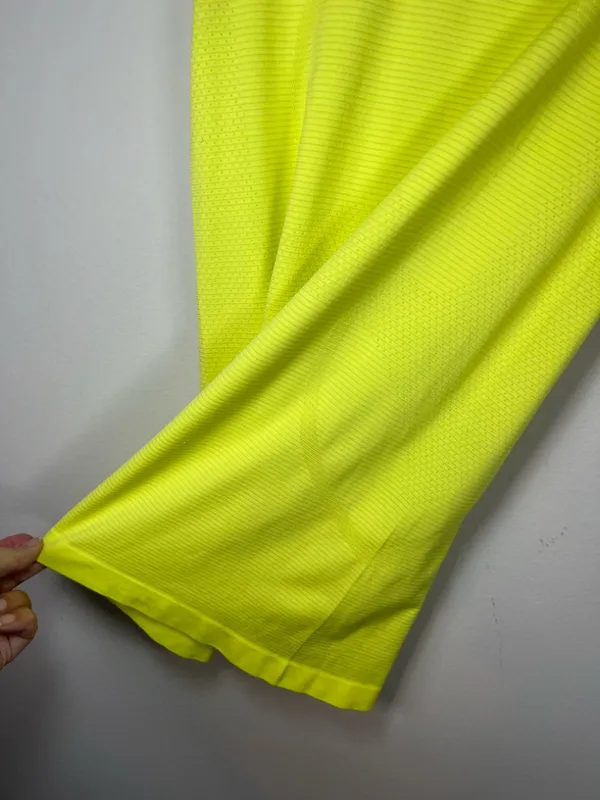 Lululemon Woman's Swiftly Tech Yellow Lime Seamless Short Sleeved Shirt Top Sz 4 - Image 5