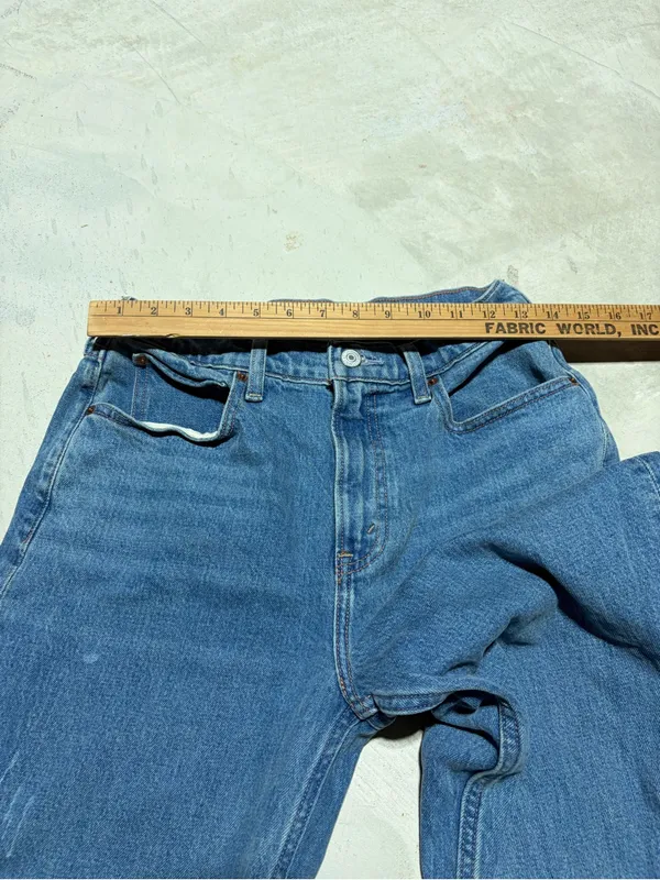 Abercrombie & fitch high rise 90’s relaxed 27 short jeans cowboy boot - Image 3