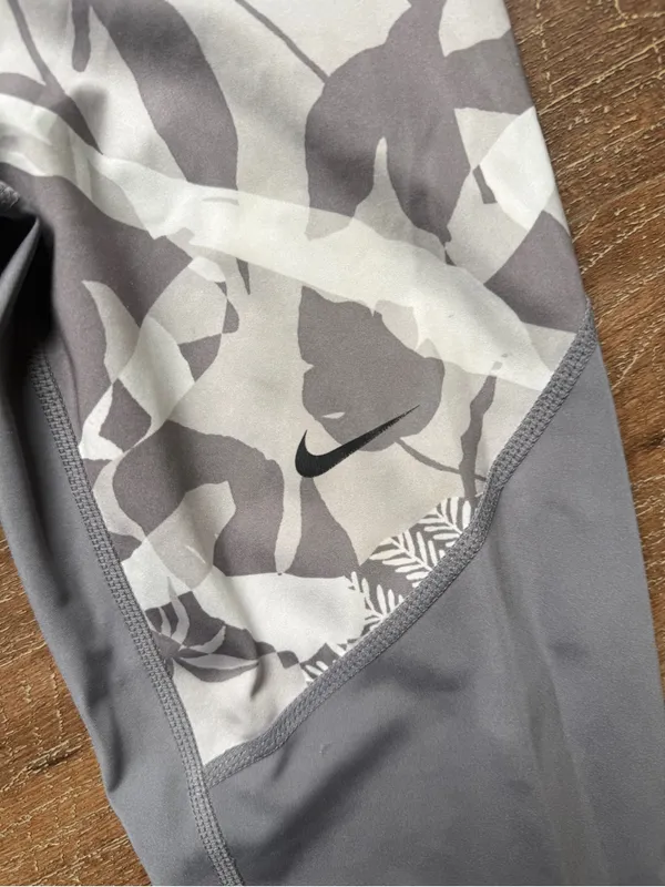 Nike Pro Dri-FIT Gray Tropical Print Compression Leggings Women’s XS Athletic - Image 4