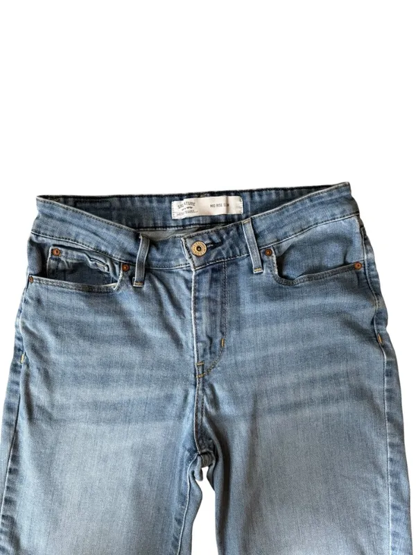 Levi Strauss mid rise slim light wash blue denim jeans women's size 6M - Image 3