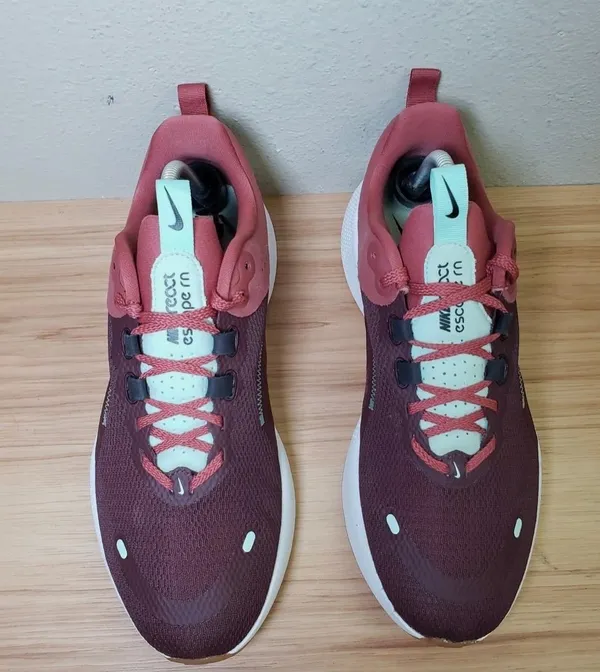 Nike women’s react escape run 2. Burgundy mint colour  - Image 3
