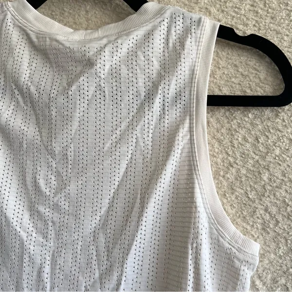 Lululemon Women’s Train‎ To Be Stripe White Tank Top Size 2 - Image 9