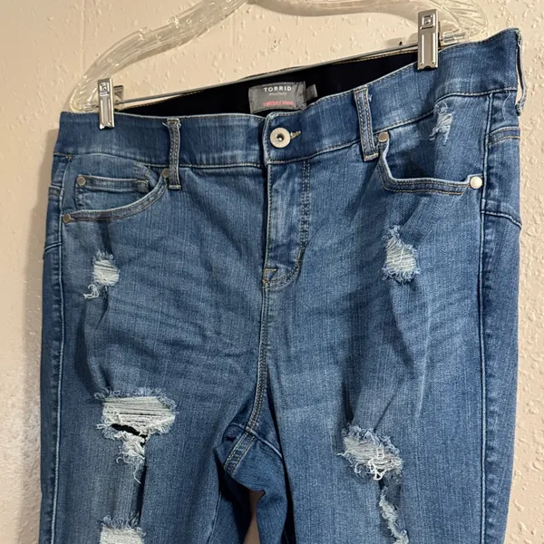 Torrid Distressed Skinny Jeans in Blue 18R - Image 6