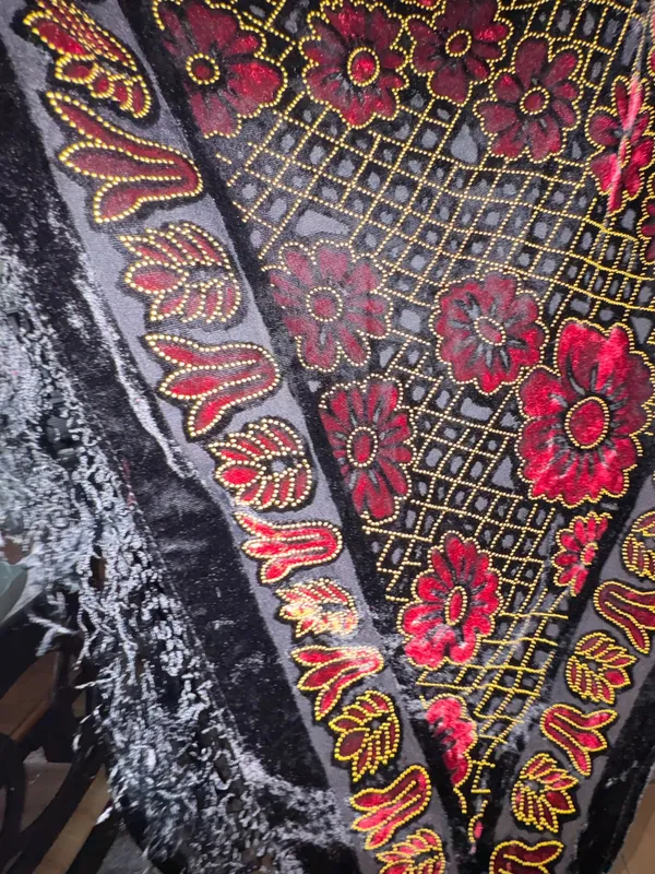 Vintage burnout velvet scarf/shawl in vibrant gold & red floral designs - Image 5