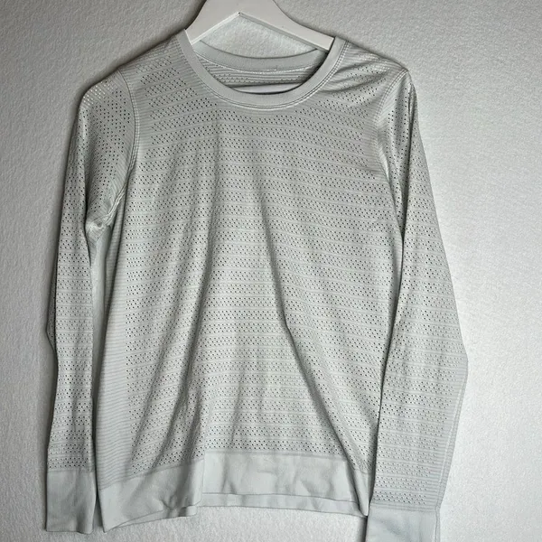Lululemon Athletica Gray Swiftly Breathe Long Sleeve - Image 3