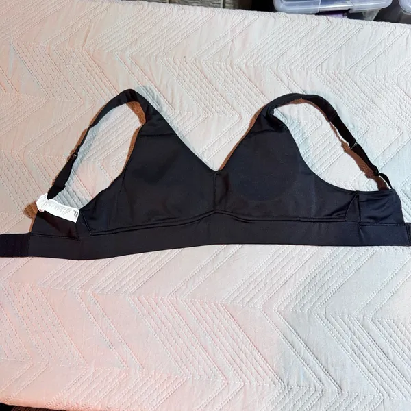 Fabletics  sports bra women's size medium‎ excellent condition - Image 2