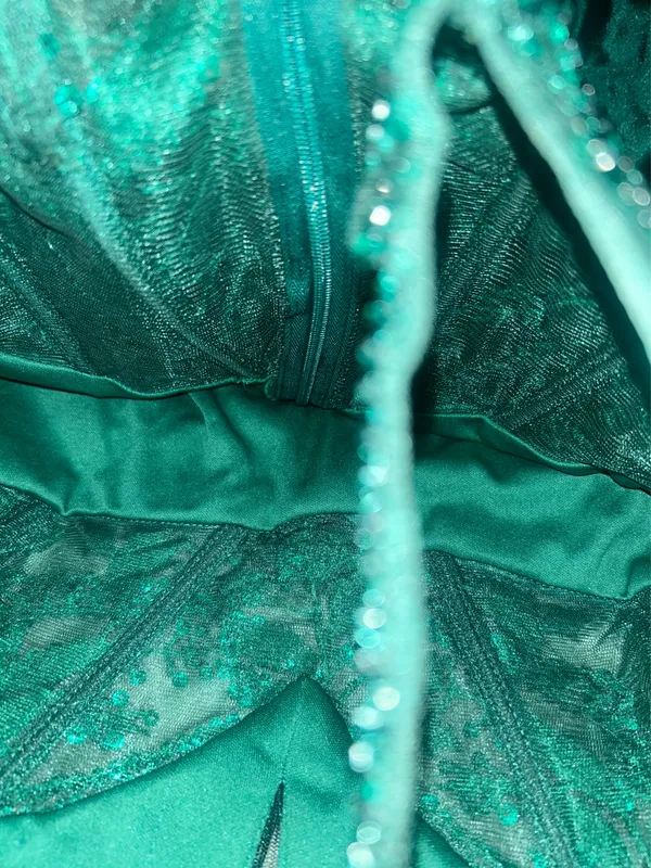 Emerald Green Prom Dress Size 10 - Image 10