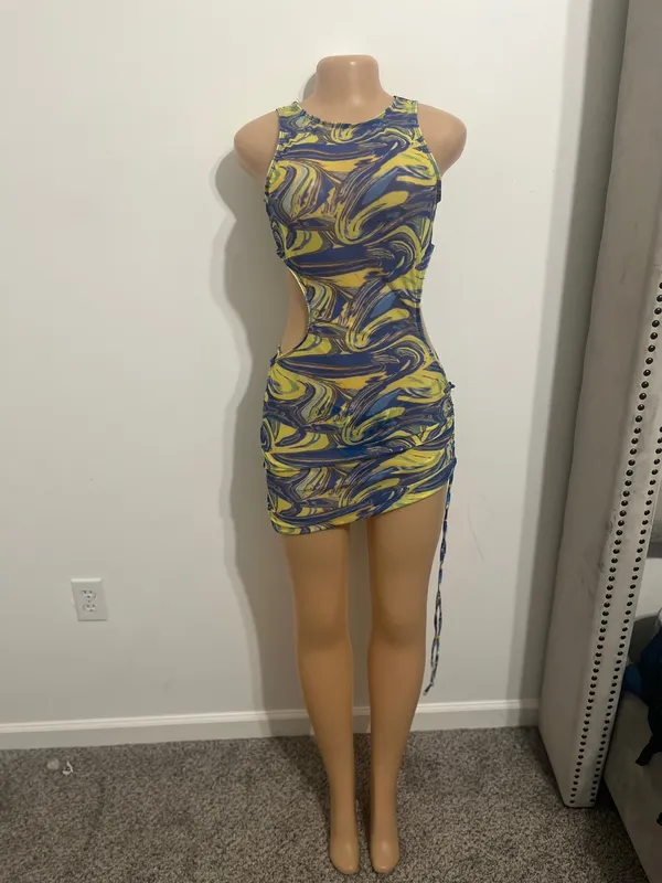 Potpot Eye-catching dress with a swirl pattern. Features bold cutouts and a halter neck design. Perfect for a night out. Two-piece bra and dress no underwear - Image 2