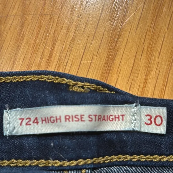 Levi's women’s 724 high rise straight jeans size 30. - Image 2