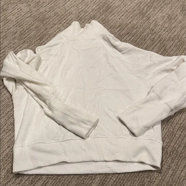 ALO Yoga Textured Long Sleeve Sweater - Image 3