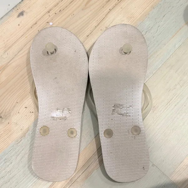 Unbranded White Flip Flop Sandals Size 8 Clear Straps Casual Beach Shoes - Image 2