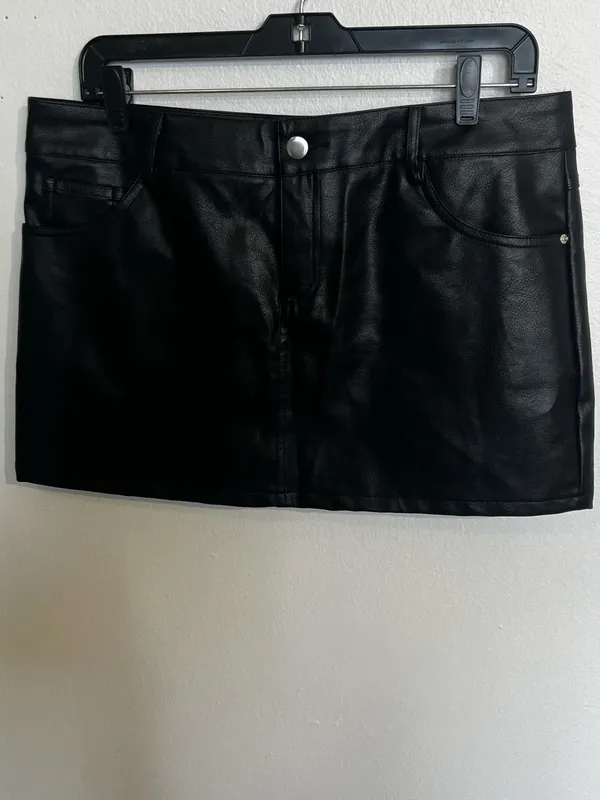 Edikted Black Faux Leather Mini Skirt Size L NWT - Damaged Zipper - Image 2