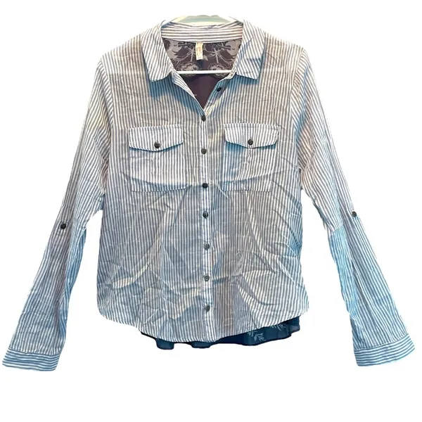 Free People Party in the Back Button Blouse Shirt size Small - Image 2