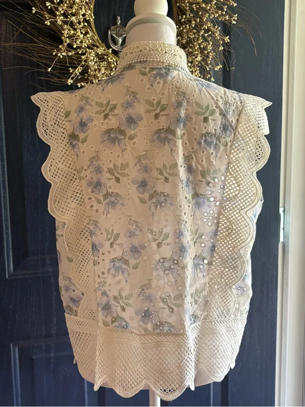 Ultra Pink Cream Eyelet Lace Floral Sleeveless Blouse with Blue Floral size L - Image 4