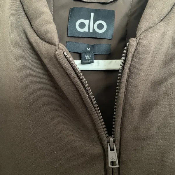 Alo Yoga Premier Bomber Expresso M - Image 3