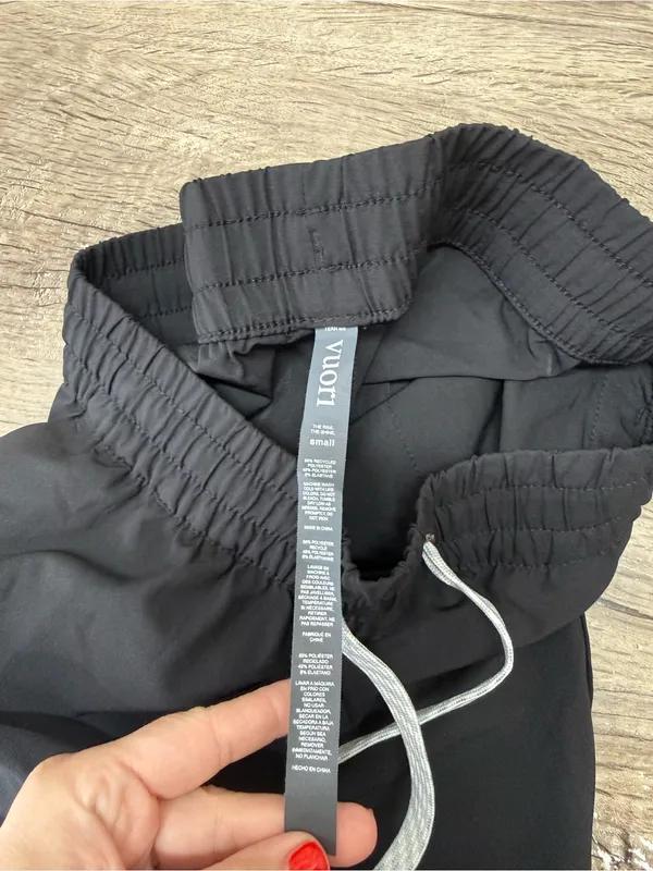 Vuori black pants size small - Image 3