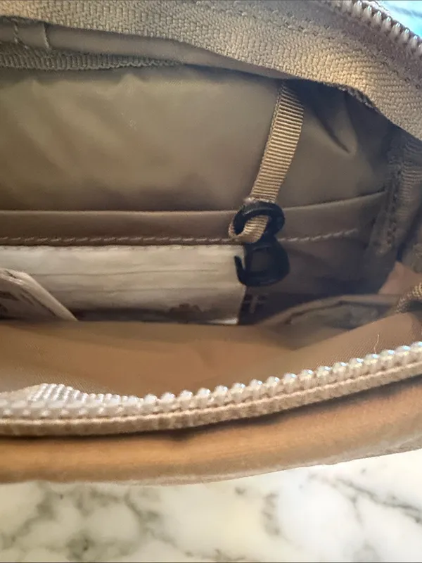 NWOT Kånken Ochre Hip Pack Dark OaK Crossbody Bag BROKEN CLASP - Image 12
