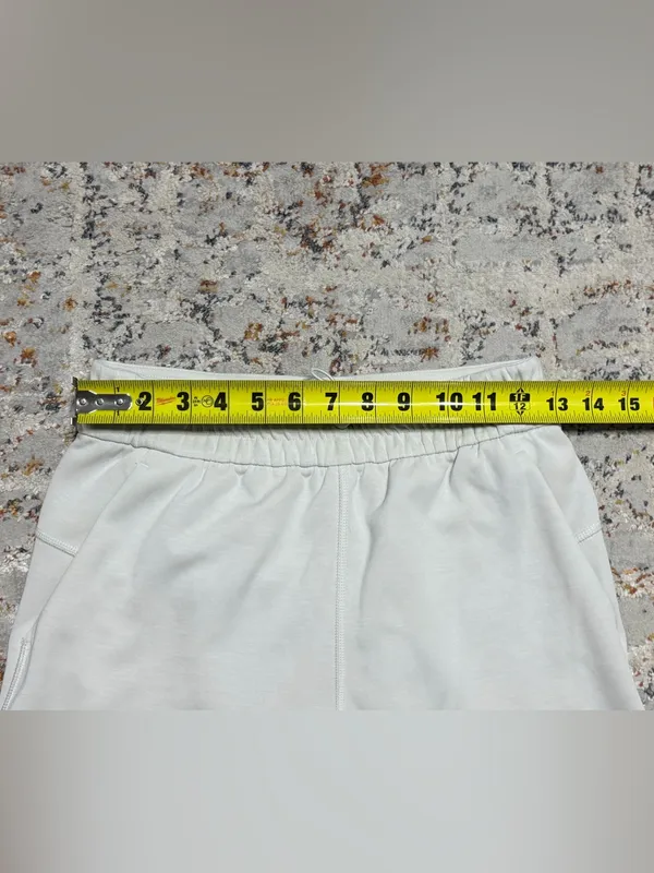 Lululemon Softstreme™ High-Rise Short 4" size 4 cream - Image 4