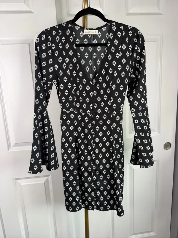 Abercrombie & Fitch XS Black Geometric Print Bell Sleeve Mini Dress - Image 2
